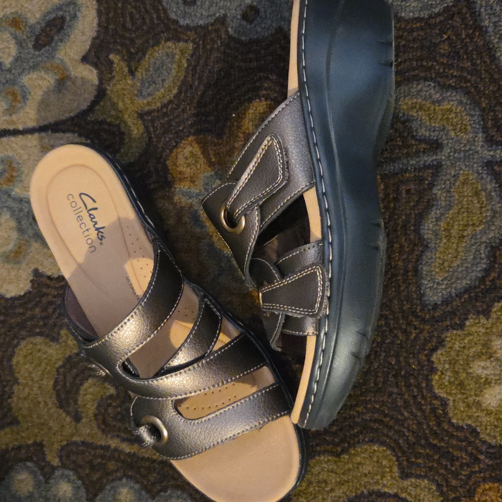 NIB Clarks 7.5M Metallic Bronze Sandals Womens